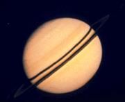 saturn este cea de a şasea de la soare, fiind o şi după numele planetei jupiter),